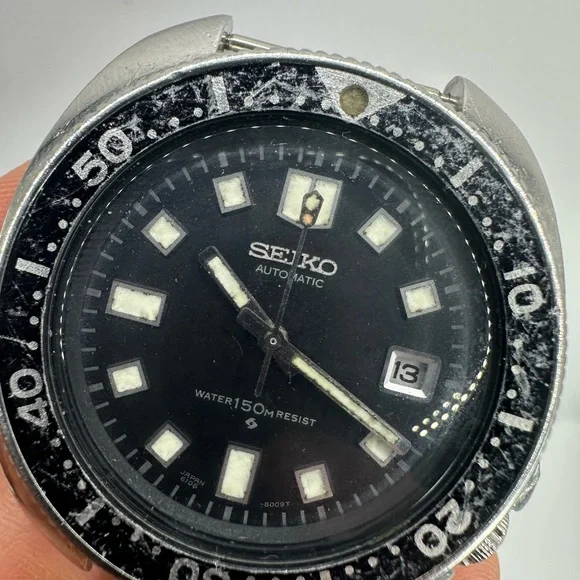 Seiko Black and Silver Diver's Watch - Picture 8 of 8